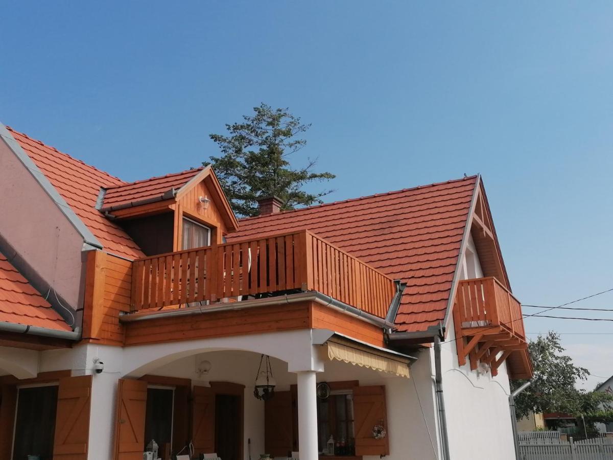 Ferienwohnung Tamas Batya Kunyhoja Balatonmáriafürdő Exterior foto